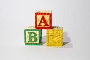 bloques de madera del alfabeto foto