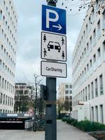 señal de estacionamiento de vehículos compartidos foto