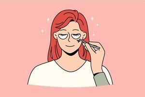 concepto de tratamiento de belleza y cuidado de la piel. cara de mujer joven sonriente con parches debajo de los ojos y mano de cosmetóloga con herramientas para hacer ilustraciones de vectores de tratamientos de belleza