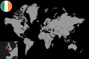 pin mapa con la bandera de irlanda en el mapa mundial. ilustración vectorial vector