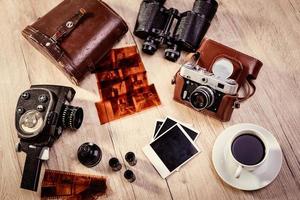 cámaras antiguas y binoculares foto
