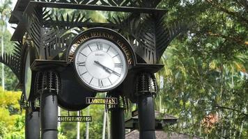 horloge des jardins botaniques de singapour video