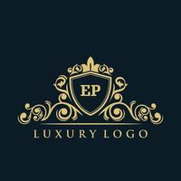 logotipo de letra ep con escudo dorado de lujo. plantilla de vector de logotipo de elegancia.
