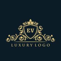 logotipo de letra ev con escudo dorado de lujo. plantilla de vector de logotipo de elegancia.