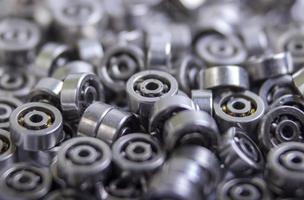 Group bearings and rollers automobile components for the engine and chassis suspension photo