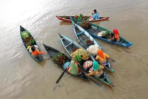 Floating market formation photo