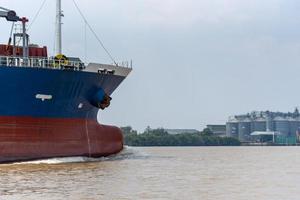 transporte de mercancías de importación-exportación por mar en grandes buques.transporte de carga, embarcación náutica, comunicaciones globales.