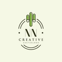 nn letra inicial vector de logotipo de cactus verde