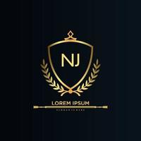 letra nj inicial con plantilla real.elegante con vector de logotipo de corona, ilustración de vector de logotipo de letras creativas.