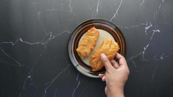 raccolta su fritte pollo a partire dal piatto video