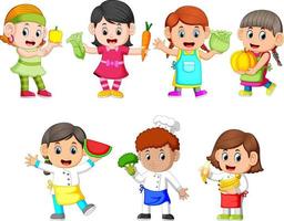 una colección de niños sostiene las verduras frescas con diferentes poses vector