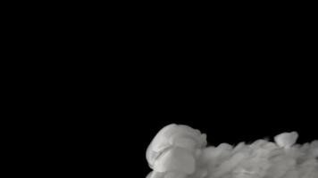 diseño de animación de niebla sobre fondo negro. superposición en el fondo. ilustración 3d video