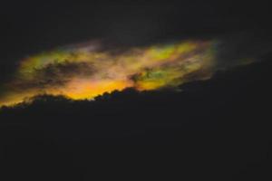 una nube de arco iris llamada fondo de naturaleza de iridiscencia de nube