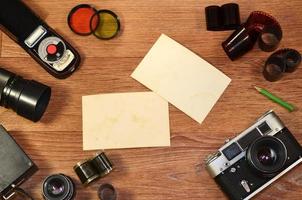 bodegón con equipo de fotografía antiguo foto