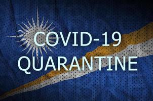 bandera de las islas marshall e inscripción de cuarentena covid-19. coronavirus o virus 2019-ncov foto