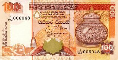 fragmento de billete de 100 rupias de sri lanka es la moneda nacional de sri lanka foto