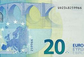 Fragmento de un primer plano de un billete de 20 euros con pequeños detalles azules foto