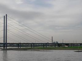 dusseldorf en el río rin foto