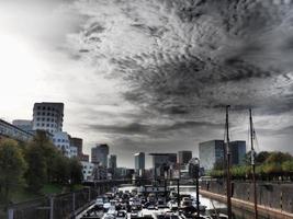 dusseldorf en el río rin foto