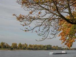 dusseldorf y el río rin foto