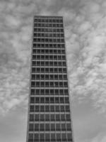 la ciudad de dusseldorf en el río rin foto