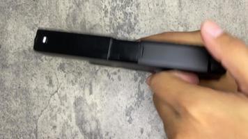 Las pistolas glock 17 bb son peligrosas video