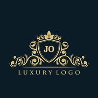 logotipo de la letra jo con escudo dorado de lujo. plantilla de vector de logotipo de elegancia.