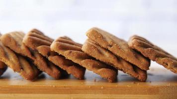 vicino su di un' dolce mucchio di biscotti video