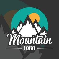 la ilustración del logo de la montaña vector