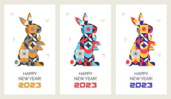 un conjunto de postales con el año nuevo chino 2023. el año del conejo con un patrón geométrico en estilo escandinavo vector