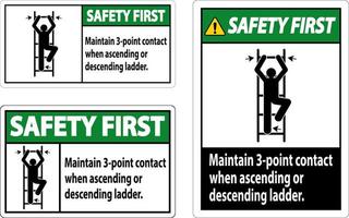 seguridad primero mantenga 3 puntos de contacto al subir o bajar la escalera vector
