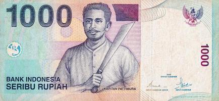 retrato de kapitan pattimura en indonesia billete de 1000 rupias, antigua moneda de indonesia foto