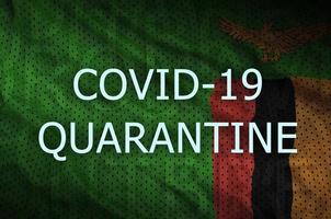 bandera de zambia e inscripción de cuarentena covid-19. coronavirus o virus 2019-ncov foto