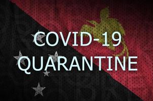 bandera de papua nueva guinea e inscripción de cuarentena covid-19. coronavirus o virus 2019-ncov foto