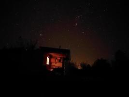 hermoso cielo nocturno con estrellas foto