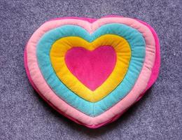 las almohadas de amor únicas con una variedad de colores mezclados son buenas para los regalos del día de San Valentín, cumpleaños y una señal de amor para su pareja foto