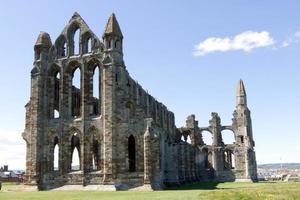 Las ruinas de la abadía de Whitby en North Yorkshire, Reino Unido foto