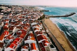 vista aérea de drones de ericeria, portugal foto