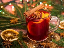 Christmas mulled wine with oranges and spices Christmas decorations with bokeh photo