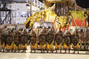 rio, brazi,- 24 de abril de 2022, escuela de samba vila isabel en el carnaval de rio celebrado en el sambódromo marques de sapucai foto