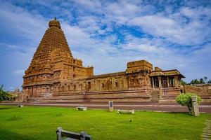 el gran templo tanjore o el templo brihadeshwara fue construido por el rey raja raja cholan en thanjavur, tamil nadu. es el templo más antiguo y más alto de la india. este templo figura en el patrimonio de la unesco. foto