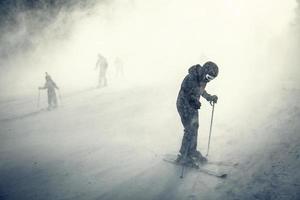 snowboarder en la nieve foto