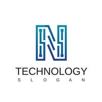 logotipo de tecnología letra n con símbolo de circuito vector