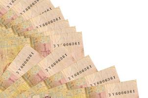 2 billetes de hryvnias ucranianos se encuentran aislados en fondo blanco con espacio de copia apilados en el ventilador de cerca foto