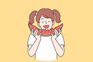 felicidad de verano y concepto de alimentación saludable. personaje de dibujos animados de niña linda sonriente de pie y comiendo sandía roja madura en la ilustración de vector de verano