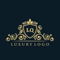 logotipo de letra lq con escudo dorado de lujo. plantilla de vector de logotipo de elegancia.