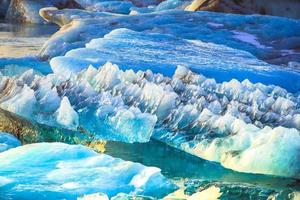 jokulsarlon, o laguna glacial del río, un gran lago glacial en el borde del parque nacional vatnajokull en el sureste de islandia foto