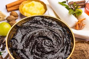 chyavanprash o chyawanprash se consume ampliamente en la India como suplemento dietético ayurvédico foto