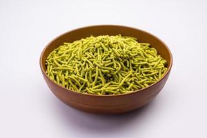 palak sev is a crispy crunchy green colored spinach flavored fried farsan with salt, spice powder photo