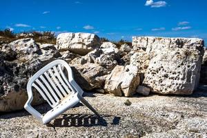 2022 08 11 Croazia chair and rocks photo